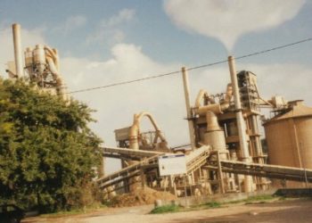 Ramen Akaneko ED – Honjitsu no Osusume / Rikon Densetsu [MP3 320K]